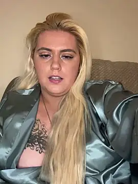 Snapshot of Blondiee3088 chatting on 02-19-25, 05:38 Blondiee3088 online show from 02-19-25, 05:38