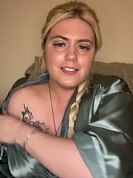 Snapshot of Blondiee3088 chatting on 02-25-25, 11:44 Blondiee3088 online show from 02-25-25, 11:44