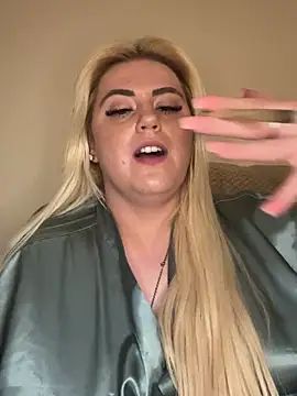 Snapshot of Blondiee3088 chatting on 02-27-25, 11:37 Blondiee3088 online show from 02-27-25, 11:37