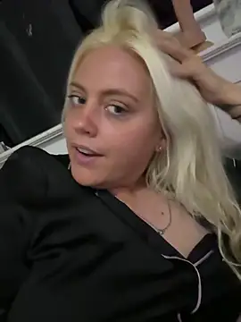 Snapshot of Blondiee3088 chatting on 09-15-25, 04:01 Blondiee3088 online show from 09-15-25, 04:01