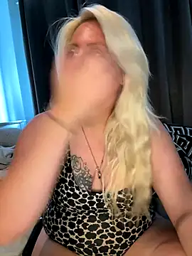 Snapshot of Blondiee3088 chatting on 10-02-25, 11:17 Blondiee3088 online show from 10-02-25, 11:17