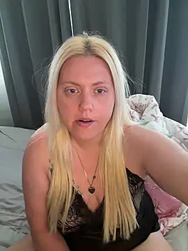 Blondiee3088 online show from 08-03-26, 08:02