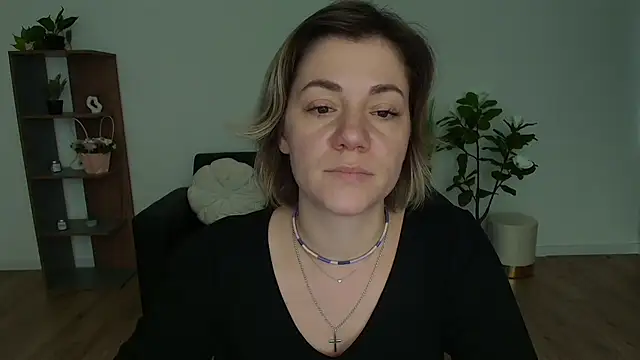 Snapshot of MariaSttone chatting on 12-11-24, 12:12 MariaSttone online show from 12-11-24, 12:12