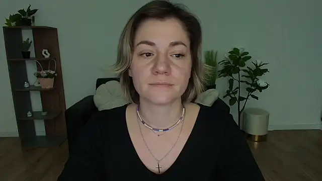 Snapshot of MariaSttone chatting on 12-11-24, 03:47 MariaSttone online show from 12-11-24, 03:47