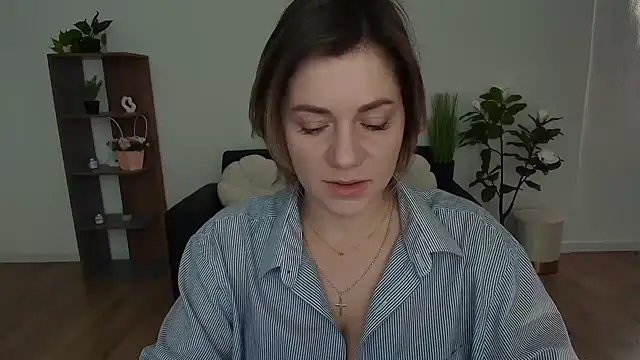 Snapshot of MariaSttone chatting on 12-14-24, 10:56 MariaSttone online show from 12-14-24, 10:56