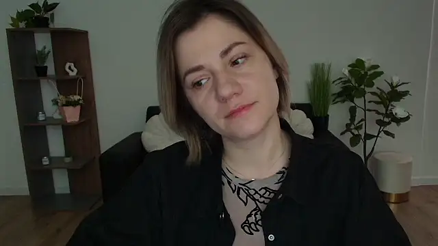 Snapshot of MariaSttone chatting on 12-17-24, 10:55 MariaSttone online show from 12-17-24, 10:55