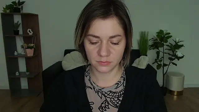 Snapshot of MariaSttone chatting on 12-17-24, 02:11 MariaSttone online show from 12-17-24, 02:11
