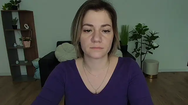 Snapshot of MariaSttone chatting on 12-25-24, 01:19 MariaSttone online show from 12-25-24, 01:19