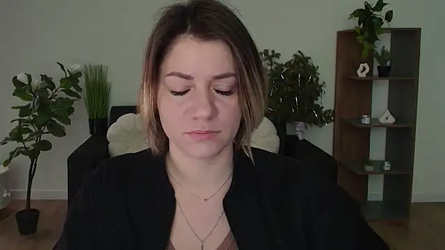Snapshot of MariaSttone chatting on 02-16-25, 11:05 MariaSttone online show from 02-16-25, 11:05