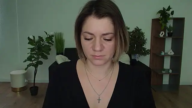Snapshot of MariaSttone chatting on 02-17-25, 12:38 MariaSttone online show from 02-17-25, 12:38