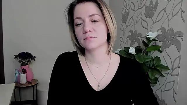 Snapshot of MariaSttone chatting on 02-19-25, 11:49 MariaSttone online show from 02-19-25, 11:49