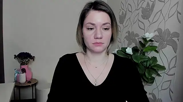 Snapshot of MariaSttone chatting on 02-19-25, 04:00 MariaSttone online show from 02-19-25, 04:00