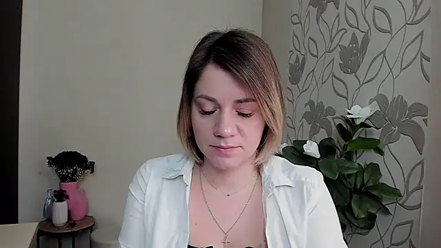 Snapshot of MariaSttone chatting on 02-25-25, 11:41 MariaSttone online show from 02-25-25, 11:41