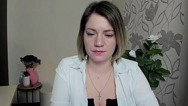 Snapshot of MariaSttone chatting on 02-25-25, 03:05 MariaSttone online show from 02-25-25, 03:05