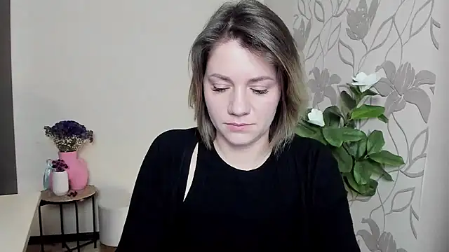 Snapshot of MariaSttone chatting on 03-06-25, 05:00 MariaSttone online show from 03-06-25, 05:00
