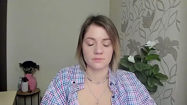 Snapshot of MariaSttone chatting on 03-09-25, 11:14 MariaSttone online show from 03-09-25, 11:14