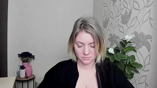 Snapshot of MariaSttone chatting on 03-10-25, 02:05 MariaSttone online show from 03-10-25, 02:05
