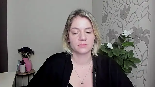 Snapshot of MariaSttone chatting on 03-10-25, 07:29 MariaSttone online show from 03-10-25, 07:29