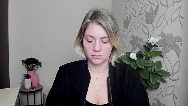 Snapshot of MariaSttone chatting on 03-11-25, 09:24 MariaSttone online show from 03-11-25, 09:24