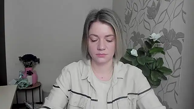 Snapshot of MariaSttone chatting on 03-13-25, 11:19 MariaSttone online show from 03-13-25, 11:19