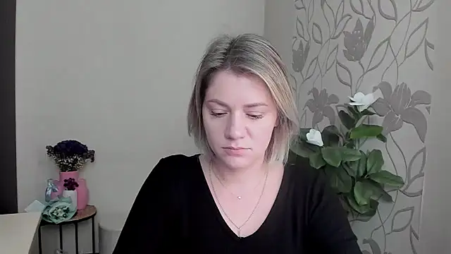 Snapshot of MariaSttone chatting on 03-14-25, 12:18 MariaSttone online show from 03-14-25, 12:18
