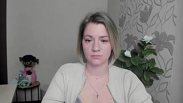 Snapshot of MariaSttone chatting on 03-17-25, 10:17 MariaSttone online show from 03-17-25, 10:17