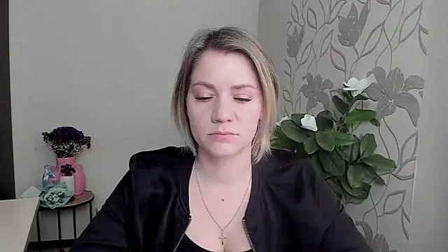 Snapshot of MariaSttone chatting on 03-18-25, 11:52 MariaSttone online show from 03-18-25, 11:52