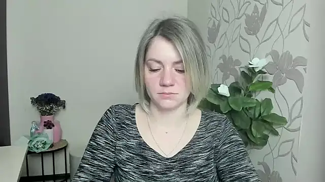 Snapshot of MariaSttone chatting on 03-18-25, 06:04 MariaSttone online show from 03-18-25, 06:04