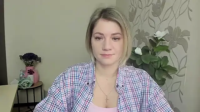 Snapshot of MariaSttone chatting on 03-19-25, 10:11 MariaSttone online show from 03-19-25, 10:11