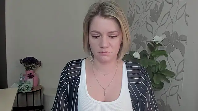 Snapshot of MariaSttone chatting on 03-21-25, 02:40 MariaSttone online show from 03-21-25, 02:40