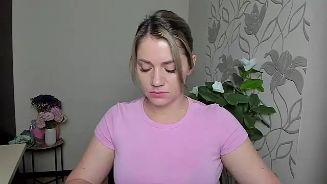 Snapshot of MariaSttone chatting on 09-08-25, 04:17 MariaSttone online show from 09-08-25, 04:17