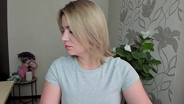 Snapshot of MariaSttone chatting on 09-14-25, 12:59 MariaSttone online show from 09-14-25, 12:59