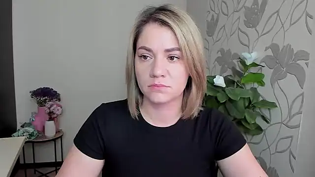 Snapshot of MariaSttone chatting on 09-16-25, 11:44 MariaSttone online show from 09-16-25, 11:44