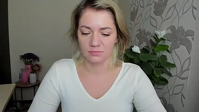 Snapshot of MariaSttone chatting on 10-06-25, 09:40 MariaSttone online show from 10-06-25, 09:40