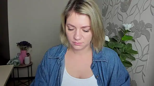 Snapshot of MariaSttone chatting on 10-08-25, 10:24 MariaSttone online show from 10-08-25, 10:24