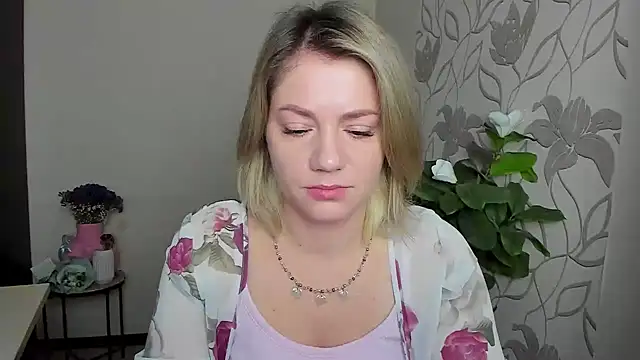 Snapshot of MariaSttone chatting on 10-10-25, 08:57 MariaSttone online show from 10-10-25, 08:57