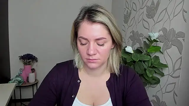 Snapshot of MariaSttone chatting on 10-14-25, 10:49 MariaSttone online show from 10-14-25, 10:49