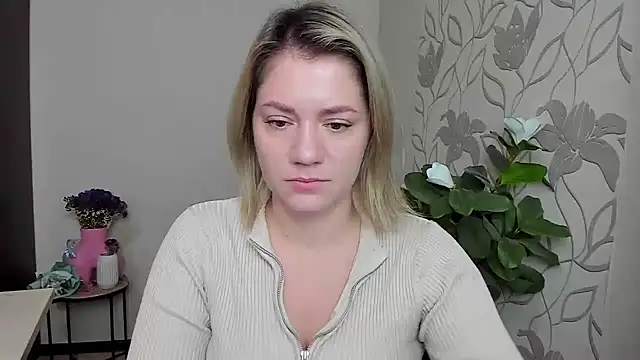 Snapshot of MariaSttone chatting on 10-15-25, 09:20 MariaSttone online show from 10-15-25, 09:20