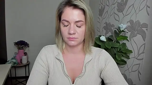Snapshot of MariaSttone chatting on 10-15-25, 09:26 MariaSttone online show from 10-15-25, 09:26