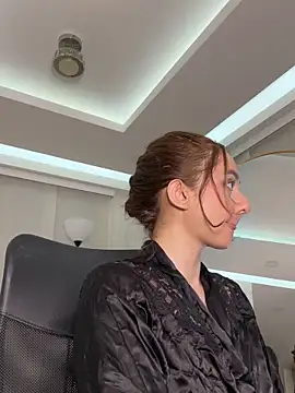 nicollefiorett online show from 12-18-25, 12:06