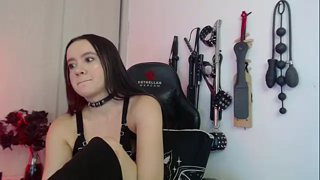 Snapshot of Alisson_Beckett chatting on 06-17-26, 05:03 Alisson Beckett online show from 06-17-26, 05:03