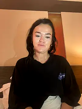 English-Chloe96 online show from 10-13-25, 04:23