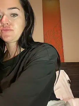 English-Chloe96 online show from 10-28-25, 05:04