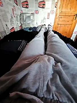 Snapshot of Azerty0911 chatting on 11-30-25, 03:27 Azerty0911 online show from 11-30-25, 03:27