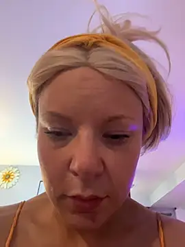 EllaSnow online show from 04-07-26, 06:41