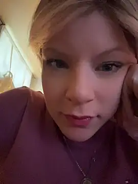 EllaSnow online show from 04-29-26, 06:47