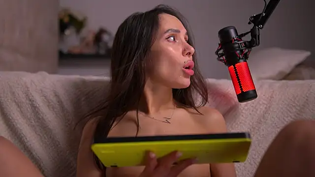 Snapshot of Mila_May_ chatting on 01-11-25, 06:03 Mila May online show from 01-11-25, 06:03