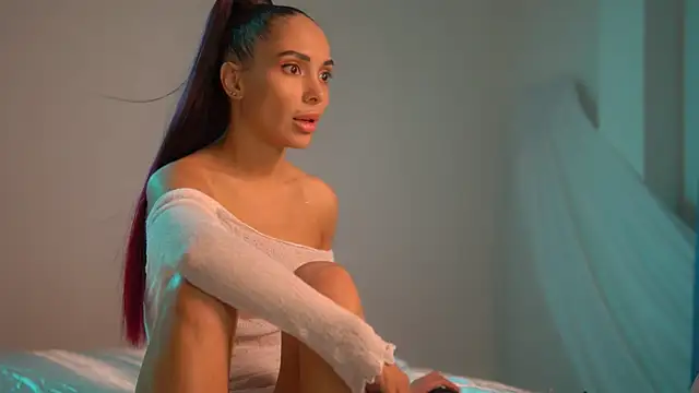 Snapshot of Mila_May_ chatting on 09-21-25, 03:46 Mila May online show from 09-21-25, 03:46