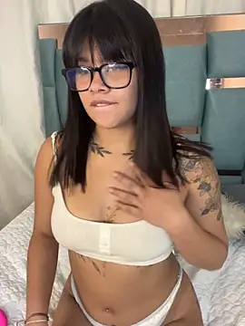 honeyy mia online show from 10-15-25, 05:29