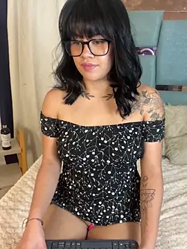 honeyy mia online show from 10-29-25, 04:48